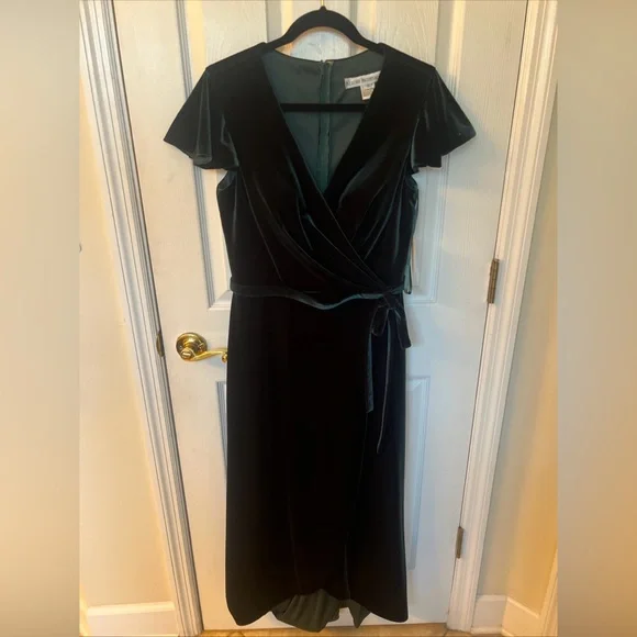 NWT Elegant ALLURE BRIDESMAIDS Green Velvet Dress SZ 12 V-neck built in bra - Picture 10 of 11